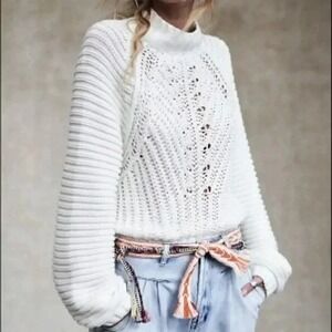 Free People Sweetheart White Chunky Cable‎ Knit Mock Neck Sweater Sz Small